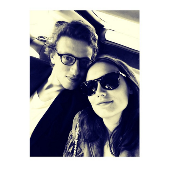 Ana Girardot pose avec son amoureux, Arthur de Villepin. (photo postée le 10 juillet 2015)