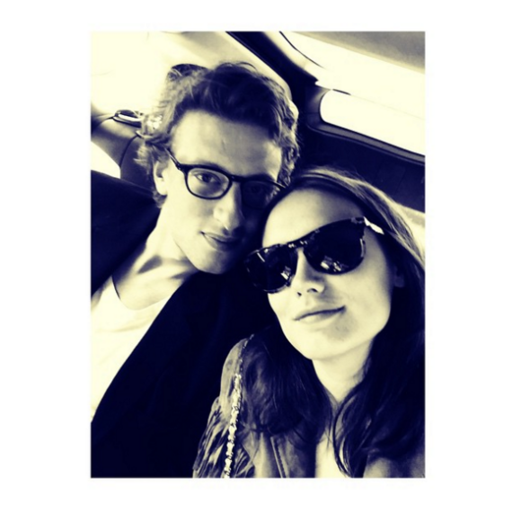 Ana Girardot pose avec son amoureux, Arthur de Villepin. (photo postée le 10 juillet 2015)