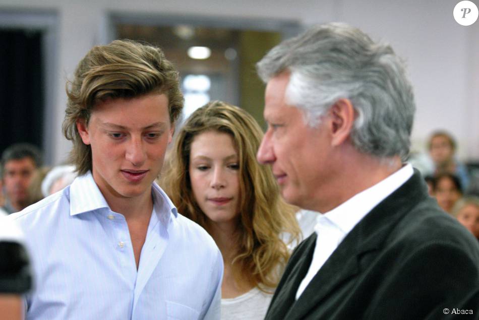 Lucas De Villepin Est-il Le Fils De Dominique De Villepin Dominique de Villepin votent avec ses enfants Marie et Arthur de