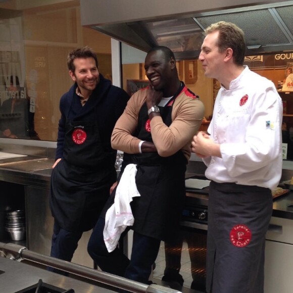 Bradley Cooper et Omar Sy chez L'Atelier du Chef à Paris le 25 octobre 2015.