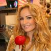Exclusif - La sublime Adriana Karembeu, à la Foire du Trône, à Paris le 30 avril 2015.