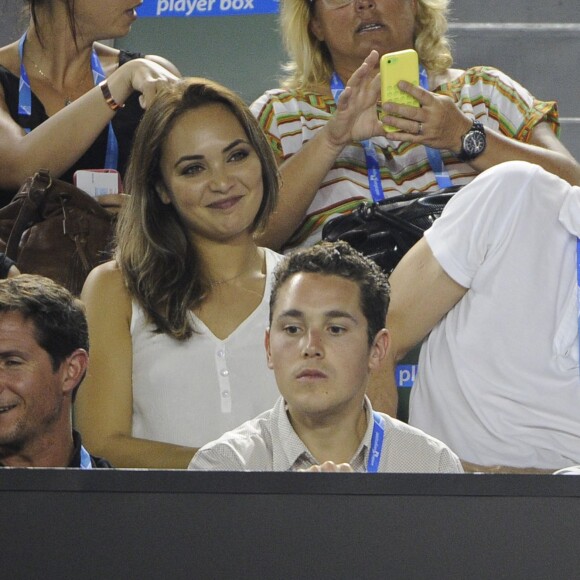 Camille Lacourt et Valérie Bègue assistent à l'Open d'Australie, le 16 janvier 2014 au Melbourne Park de Melbourne