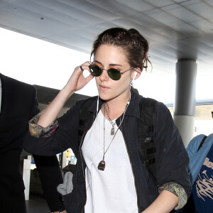Kristen Stewart à l'aéroport LAX de Los Angeles le 24 octobre 2015.