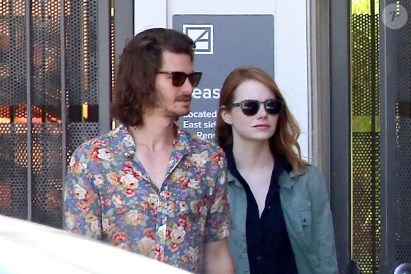 Exclusif - Emma Stone et son compagnon Andrew Garfield sortent déjeuner ensemble à Los Angeles le 30 août 2015.