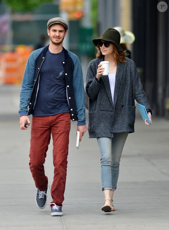 Andrew Garfield et Emma Stone se baladent dans les rues de New York, le 21 mai 2014.