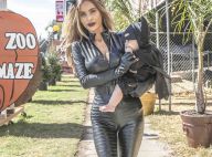 Sarah Stage : Maman sexy en Catwoman avec son adorable Batman et le fidèle Robin