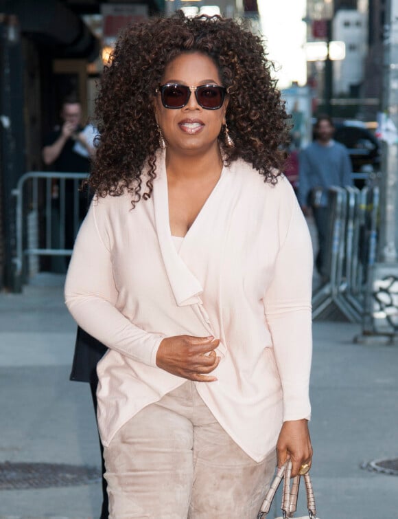 Oprah Winfrey arrive à l'enregistrement de The Late Show With Stephen Colbert à New York, le 15 octobre 2015