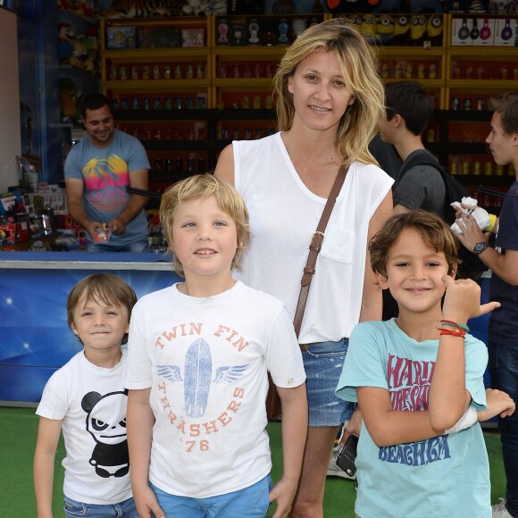 Sarah Lavoine avec ses fils Milo, Roman et un ami - Inauguration de la Fête des Tuileries à Paris le 26 juin 2015.