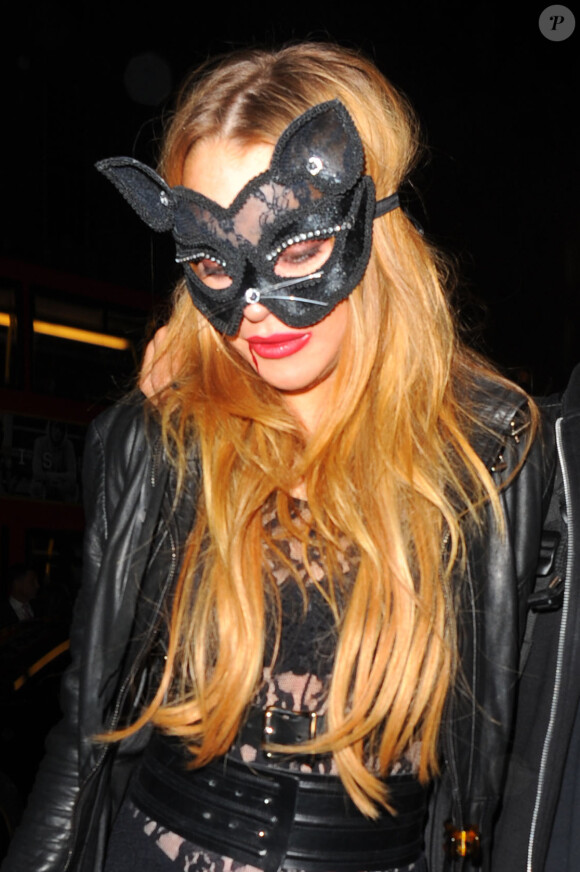 Lindsay Lohan arrive à une soirée déguisée à Londres, le 28 octobre 2015.