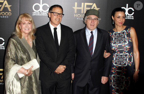 Diane Ladd (mère de Laura Dern), David O. Russell, Robert De Niro et sa fille Drena De Niro - 19e cérémonie annuelle des Hollywood Film Awards au Beverly Hilton Hotel à Beverly Hills, le 1er novembre 2015.
