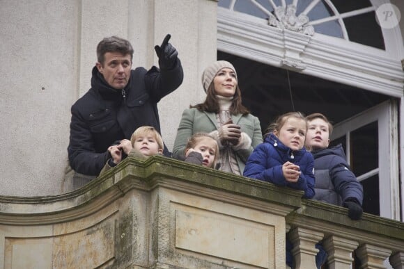 Le prince Frederik et la princesse Mary de Danemark assistaient avec leurs enfants Christian, Isabella, Vincent et Josephine à l'Hubertus Jagt (Chasse Hubertus) le 1er novembre 2015 au palais de l'Eremitage, à Klampenborg.