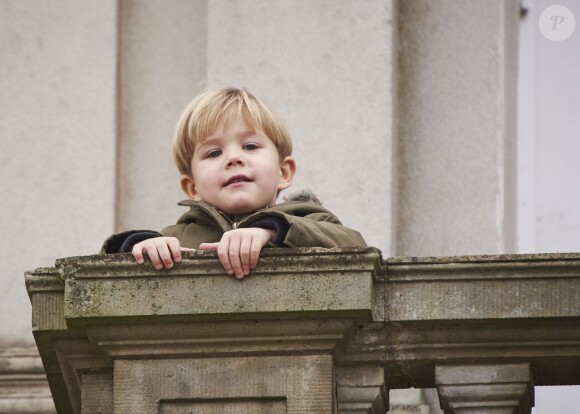 Le prince Vincent au balcon de l'Eremitage. Le prince Frederik et la princesse Mary de Danemark assistaient avec leurs enfants Christian, Isabella, Vincent et Josephine à l'Hubertus Jagt (Chasse Hubertus) le 1er novembre 2015 au palais de l'Eremitage, à Klampenborg.