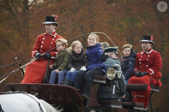 Le prince Frederik et la princesse Mary de Danemark assistaient avec leurs enfants Christian, Isabella, Vincent et Josephine à l'Hubertus Jagt (Chasse Hubertus) le 1er novembre 2015 au palais de l'Eremitage, à Klampenborg.