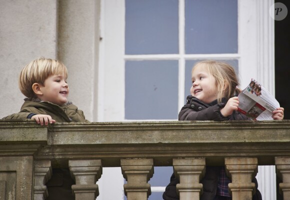 Le prince Frederik et la princesse Mary de Danemark assistaient avec leurs enfants Christian, Isabella, Vincent et Josephine à l'Hubertus Jagt (Chasse Hubertus) le 1er novembre 2015 au palais de l'Eremitage, à Klampenborg.