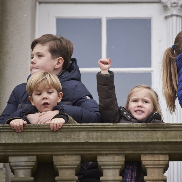 Christian avec Vincent et Josephine. Le prince Frederik et la princesse Mary de Danemark assistaient avec leurs enfants Christian, Isabella, Vincent et Josephine à l'Hubertus Jagt (Chasse Hubertus) le 1er novembre 2015 au palais de l'Eremitage, à Klampenborg.