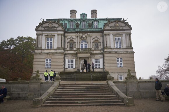 Le prince Frederik et la princesse Mary de Danemark assistaient avec leurs enfants Christian, Isabella, Vincent et Josephine à l'Hubertus Jagt (Chasse Hubertus) le 1er novembre 2015 au palais de l'Eremitage, à Klampenborg.