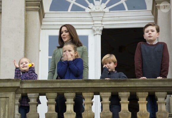 La princesse Mary et le prince Frederik de Danemark assistaient avec leurs enfants Christian, Isabella, Vincent et Josephine à l'Hubertus Jagt (Chasse Hubertus) le 1er novembre 2015 au palais de l'Eremitage, à Klampenborg.