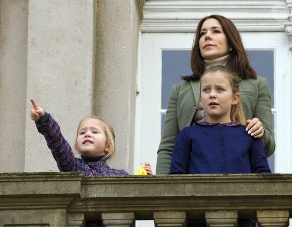 La princesse Mary et le prince Frederik de Danemark assistaient avec leurs enfants Christian, Isabella, Vincent et Josephine à l'Hubertus Jagt (Chasse Hubertus) le 1er novembre 2015 au palais de l'Eremitage, à Klampenborg.