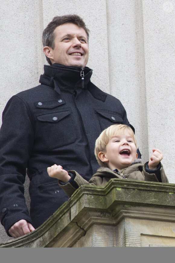 La princesse Mary et le prince Frederik de Danemark assistaient avec leurs enfants Christian, Isabella, Vincent et Josephine à l'Hubertus Jagt (Chasse Hubertus) le 1er novembre 2015 au palais de l'Eremitage, à Klampenborg.