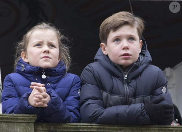 La princesse Mary et le prince Frederik de Danemark assistaient avec leurs enfants Christian, Isabella, Vincent et Josephine à l'Hubertus Jagt (Chasse Hubertus) le 1er novembre 2015 au palais de l'Eremitage, à Klampenborg.