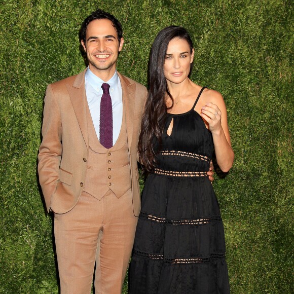Le créateur Zac Posen et Demi Moore assistent aux 12e CFDA/Vogue Fashion Fund Awards aux Spring Studios. New York, le 2 novembre 2015.