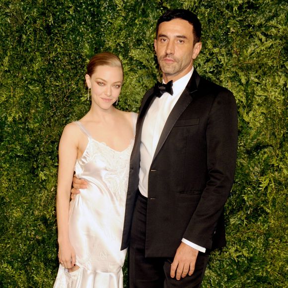 Amanda Seyfried et Riccardo Tisci assistent aux 12e CFDA/Vogue Fashion Fund Awards aux Spring Studios. New York, le 2 novembre 2015.