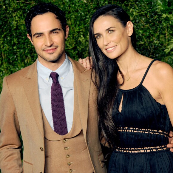 Le créateur Zac Posen et Demi Moore assistent aux 12e CFDA/Vogue Fashion Fund Awards aux Spring Studios. New York, le 2 novembre 2015.