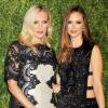 Karen Craig et Georgina Chapman (créatrices de Marchesa) assistent aux 12e CFDA/Vogue Fashion Fund Awards aux Spring Studios. New York, le 2 novembre 2015.