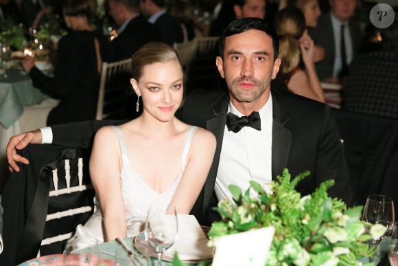 Amanda Seyfried et Riccardo Tisci assistent aux 12e CFDA/Vogue Fashion Fund Awards aux Spring Studios. New York, le 2 novembre 2015.