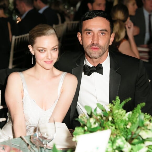 Amanda Seyfried et Riccardo Tisci assistent aux 12e CFDA/Vogue Fashion Fund Awards aux Spring Studios. New York, le 2 novembre 2015.