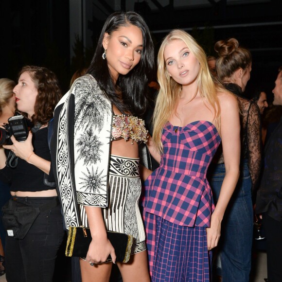 Chanel Iman et Elsa Hosk assistent aux 12e CFDA/Vogue Fashion Fund Awards aux Spring Studios. New York, le 2 novembre 2015.