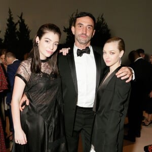 Lorde, Riccardo Tisci et Amanda Seyfried assistent aux 12e CFDA/Vogue Fashion Fund Awards aux Spring Studios. New York, le 2 novembre 2015.