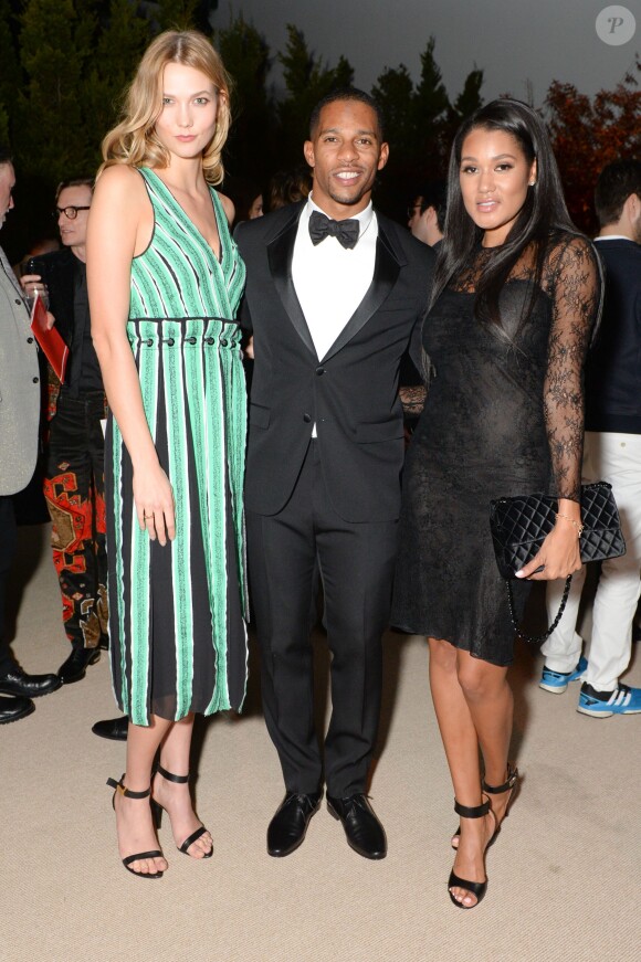 Karlie Kloss, Victor Cruz et Elaina Watley assistent aux 12e CFDA/Vogue Fashion Fund Awards aux Spring Studios. New York, le 2 novembre 2015.