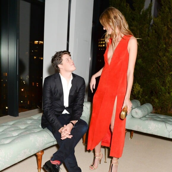 Wes Gordon et Constance Jablonski assistent aux 12e CFDA/Vogue Fashion Fund Awards aux Spring Studios. New York, le 2 novembre 2015.