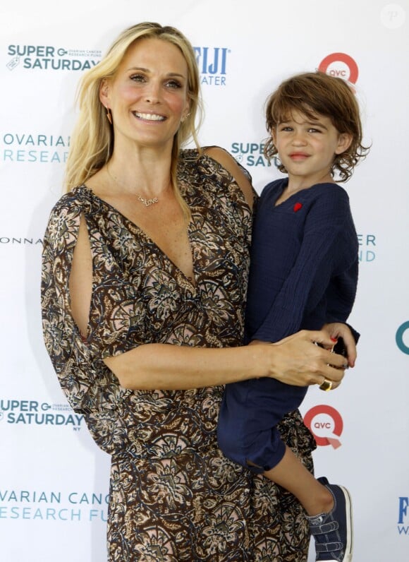 Molly Sims et son fils Brooks - People à l'événement caritatif "Ovarian Cancer Research Fund's Super Saturday" à Water Mill. Le 25 juillet 2015  PLEASE HIDE CHILDREN'S FACE PRIOR TO THE PUBLICATION - Celebrities attend the Ovarian Cancer Research Fund's Super Saturday NY at Nova's Ark Project on July 25, 2015 in Water Mill, New York.26/07/2015 - Water Mill