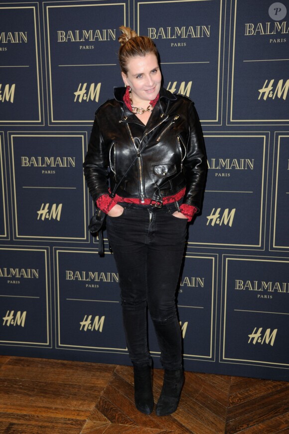 Marie-Amélie Seigner assiste à la soirée de présentation et de lancement de la collection BALMAIN x H&M au Palais Brongniart. Paris, le 3 novembre 2015.