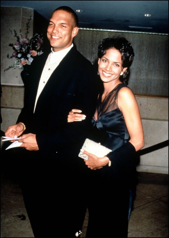 Halle Berry et David Justice en novembre 1994.