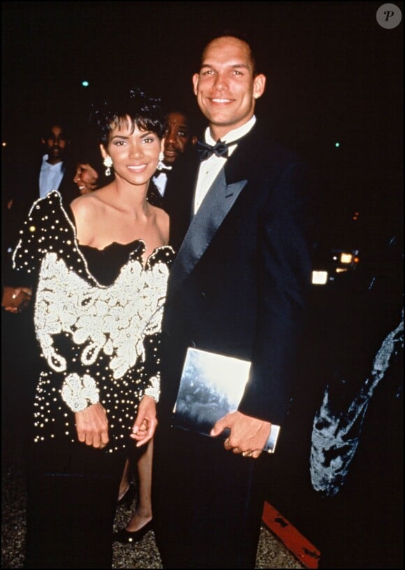 Halle Berry et David Justice à Los Angeles en 1994.