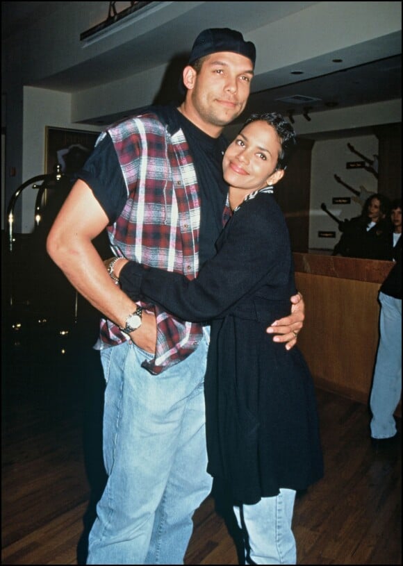 Halle Berry et David Justice en mars 1995.