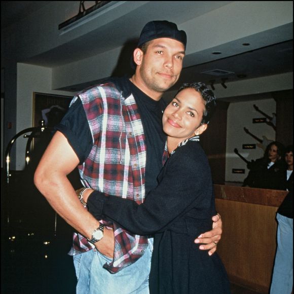 Halle Berry et David Justice en mars 1995.