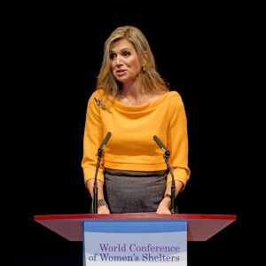 La reine Maxima des Pays-Bas, pour son premier engagement après son hospitalisation pour une néphrite, assurait l'inauguration de la 3e Conférence mondiale des foyers pour femmes à La Haye le 4 novembre 2015
