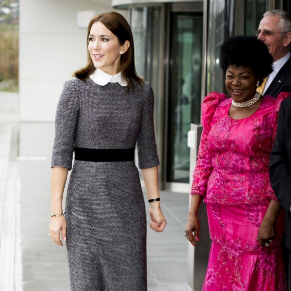 La princesse Mary de Danemark arrive à la cour internationale de justice à La Haye le 5 novembre 2015