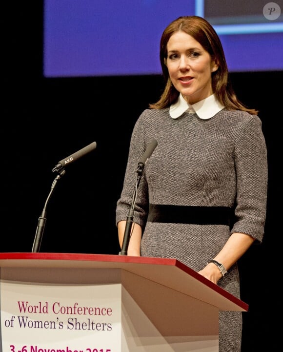 La princesse Mary de Danemark intervenait le 5 novembre 2015 lors de la 3e édition de la Conférence mondiale des foyers pour femmes, à La Haye.