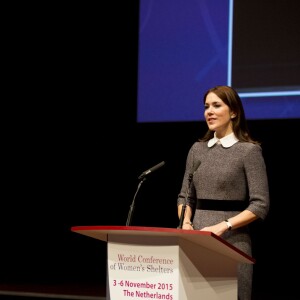 La princesse Mary de Danemark intervenait le 5 novembre 2015 lors de la 3e édition de la Conférence mondiale des foyers pour femmes, à La Haye.