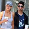 Gigi Hadid, mannequin "off-duty" avec son petit ami Joe Jonas à West Hollywood. Los Angeles, le 20 août 2015.