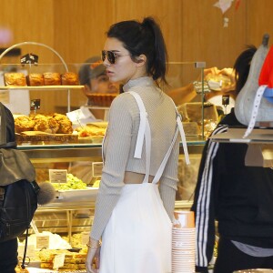 Exclusif - Kendall Jenner fait des courses chez Erewhon à Calabasas, le 4 novembre 2015.