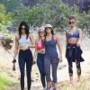 Kendall Jenner, Hailey Baldwin et deux amies se promènent dans les hauteurs de Los Angeles, à Hollywood Hills. Le 3 novembre 2015.