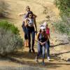 Kendall Jenner, Hailey Baldwin et deux amies se promènent dans les hauteurs de Los Angeles, à Hollywood Hills. Le 3 novembre 2015.