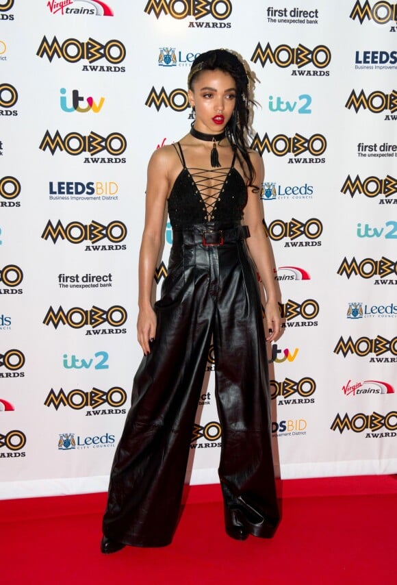 FKA twigs assiste aux Mobo Awards 2015 à la First Direct Arena. Leeds, le 4 novembre 2015.