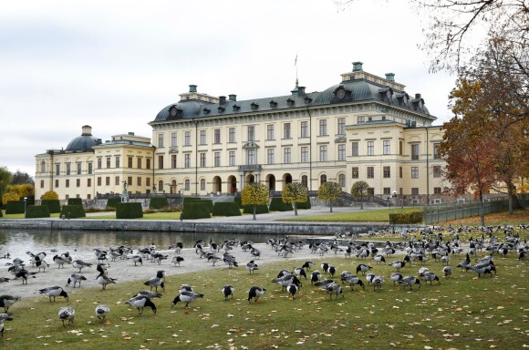 Vue du palais royal de Drottningholm en automne à Stockholm, le 4 novembre 2015.
